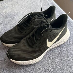 Nike. Women’s  Nike Revolution black sneakers size 8 
NEW. never worn. N/S.